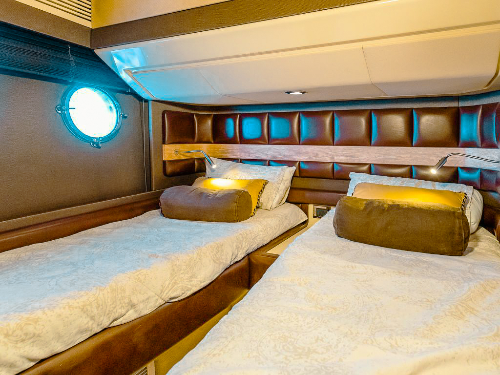 Master cabin of the 64 Azimut Fly yacht