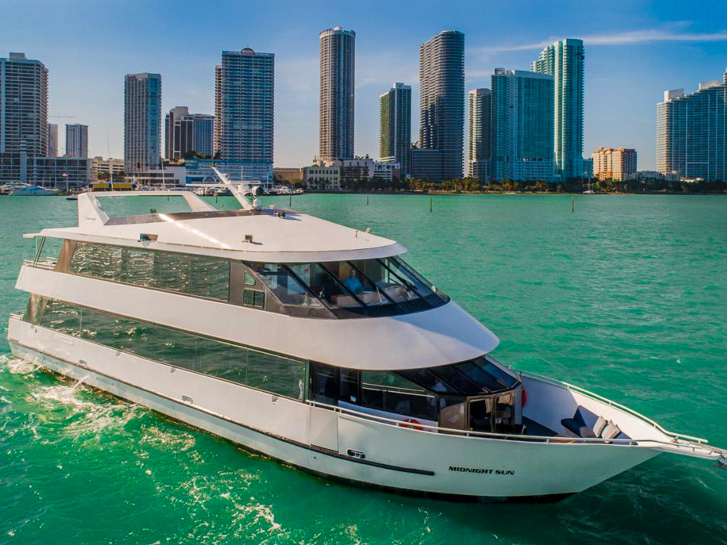 The 100 Starship, a luxurious 100-foot yacht ready for your Miami event.