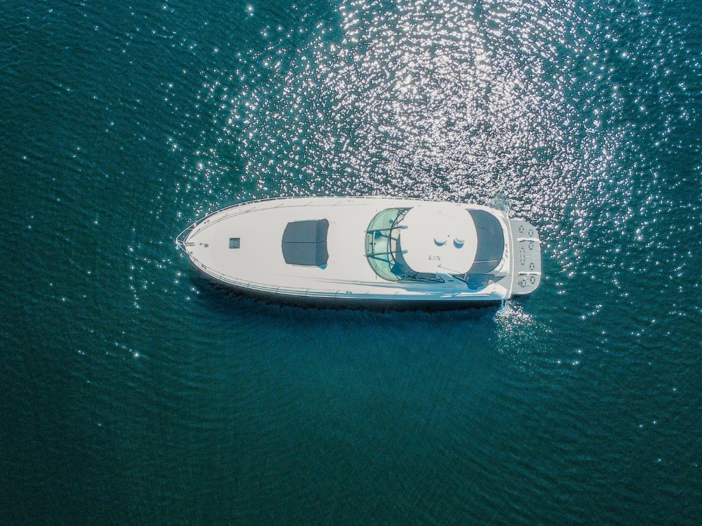 Stern of the 55 Sea Ray yacht showing the swim platform and floats