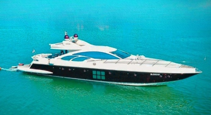 86 Azimut S sport motor yacht for charter in The Bahamas